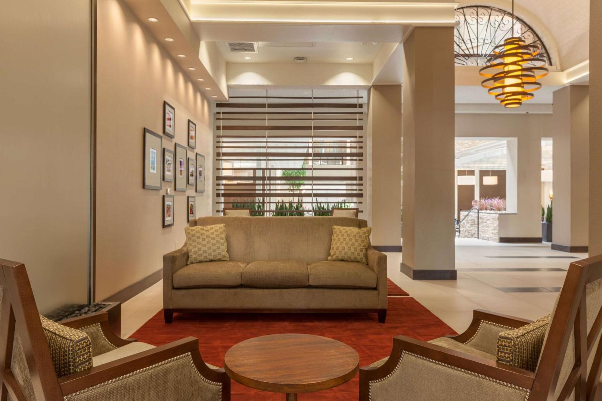 Embassy Suites Baton Rouge Exteriér fotografie