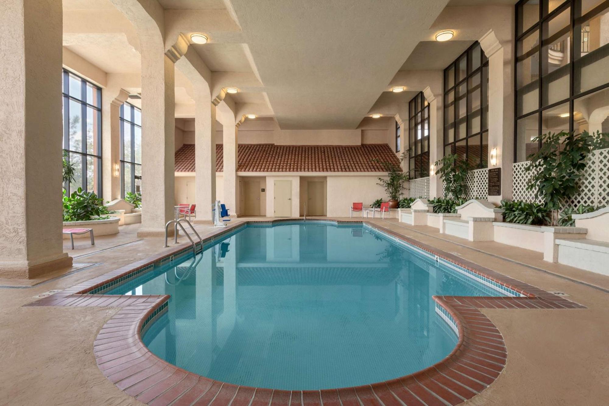 Embassy Suites Baton Rouge Exteriér fotografie