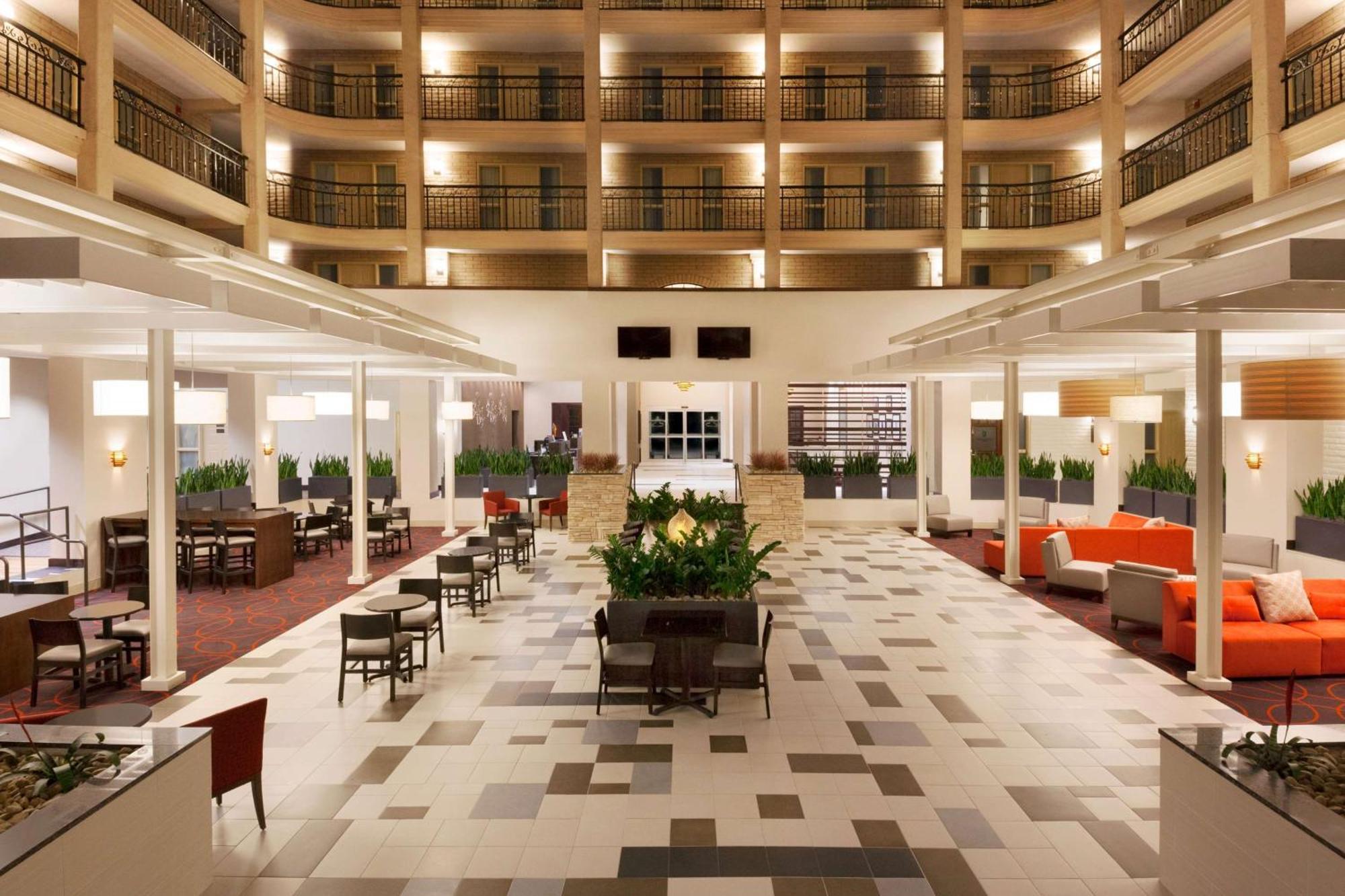 Embassy Suites Baton Rouge Exteriér fotografie
