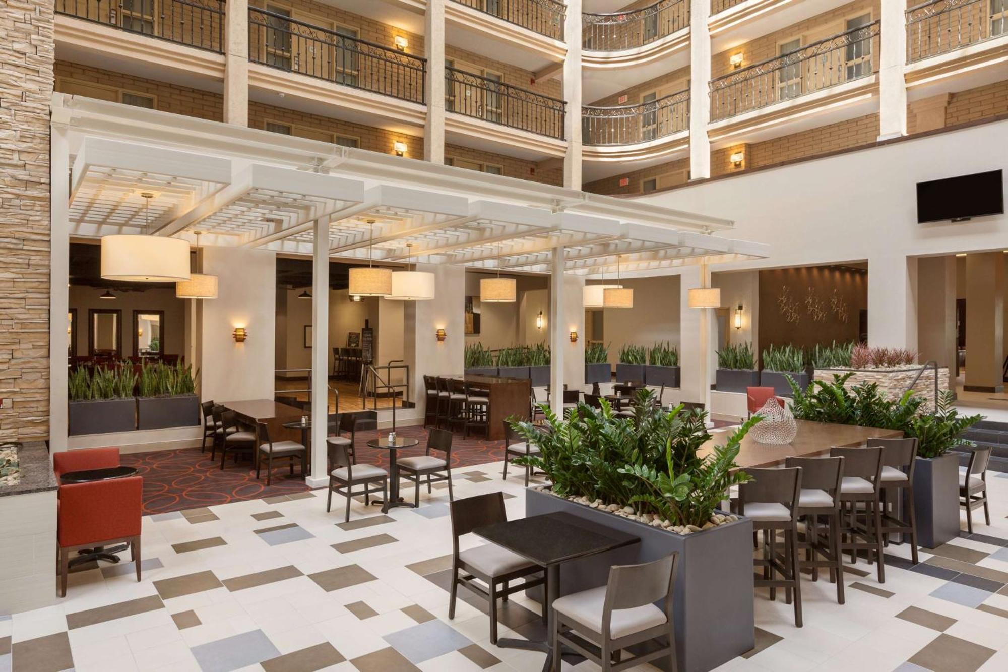 Embassy Suites Baton Rouge Exteriér fotografie